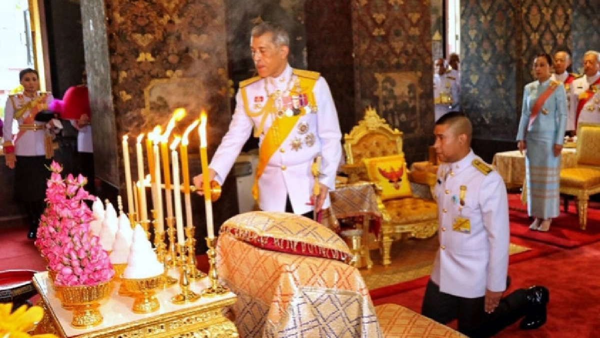 สมเด็จพระเจ้าอยู่หัว ถวายผ้าพระกฐิน ณ วัดบวรฯ-วัดมหาธาตุฯ สมเด็จพระเจ้าอยู่หัว ถวายผ้าพระกฐิน ณ วัดบวรฯ-วัดมหาธาตุฯ