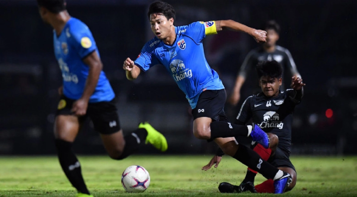 "ช้างศึก" แข้งดุ ต้อน "ฉลามชล" 5-0 "ช้างศึก" แข้งดุ ต้อน "ฉลามชล" 5-0