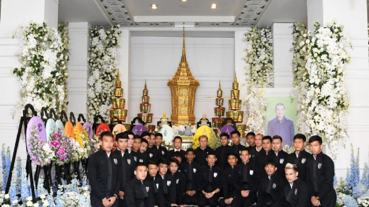 "ทัพช้างศึก"เข้าร่วมเคารพศพ"คุณวิชัย" "ทัพช้างศึก"เข้าร่วมเคารพศพ"คุณวิชัย"