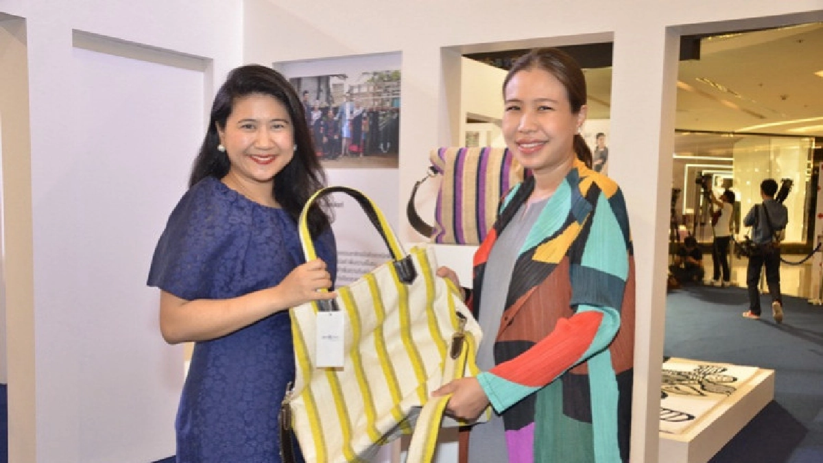 "นักสร้างสรรค์คนดัง" ผนึกกำลัง "ศิลปินชนเผ่า" "นักสร้างสรรค์คนดัง" ผนึกกำลัง "ศิลปินชนเผ่า"