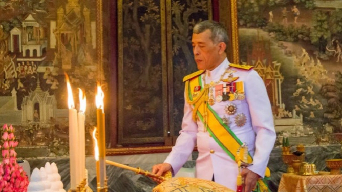 สมเด็จพระเจ้าอยู่หัว ถวายผ้าพระกฐินวัดสุทัศฯ-วัดอรุณฯ สมเด็จพระเจ้าอยู่หัว ถวายผ้าพระกฐินวัดสุทัศฯ-วัดอรุณฯ