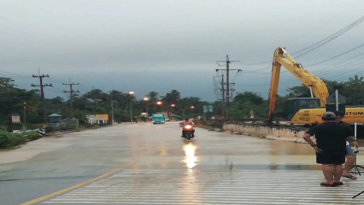น้ำท่วมบางสะพานเริ่มลด น้ำท่วมบางสะพานเริ่มลด