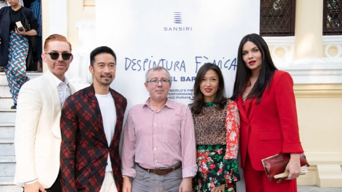 ศิลปินระดับโลกโยกแปรงสร้างศิลป์กลางเจ้าพระยา ศิลปินระดับโลกโยกแปรงสร้างศิลป์กลางเจ้าพระยา