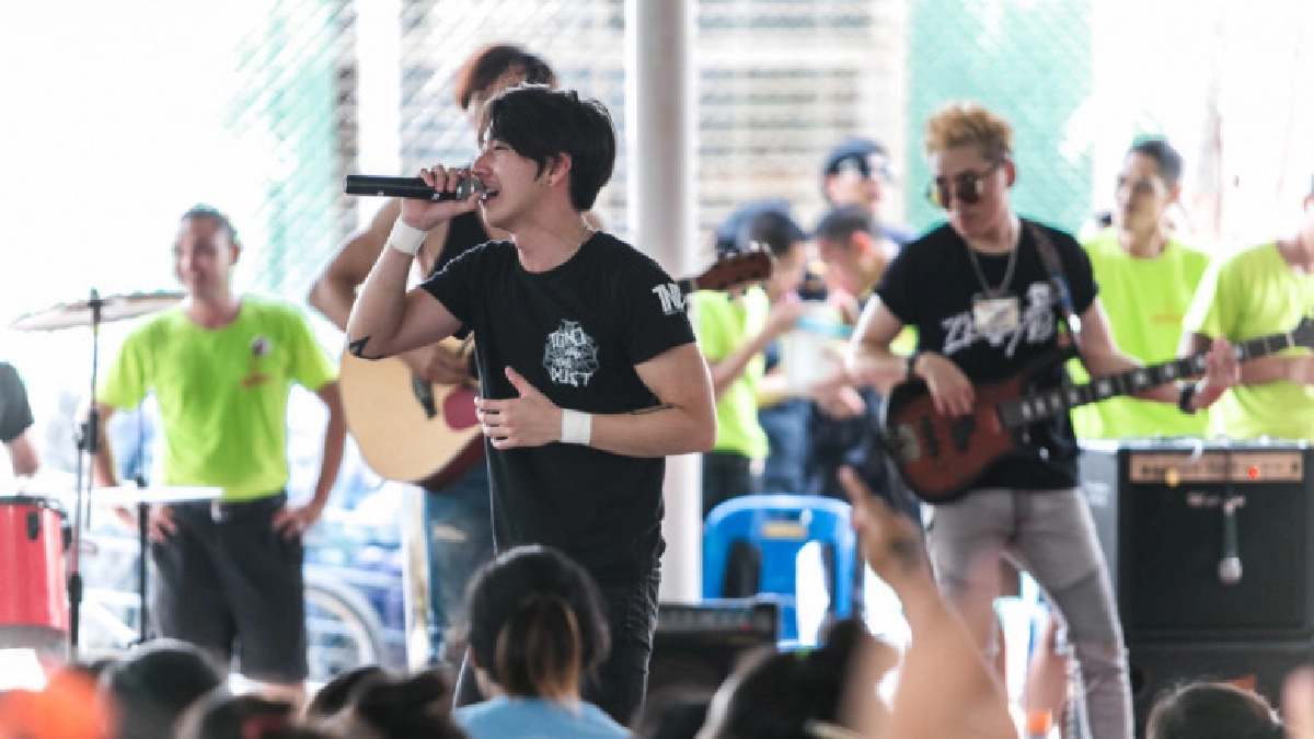 'โตโน่' โชว์คอนเสิร์ตในเรือนจำ