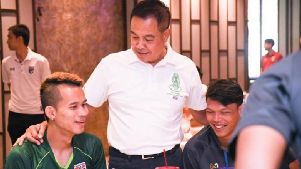 'บิ๊กอ๊อด' เผย แข้งช้างศึกสุดคึก กระหายพร้อมดับซ่าฟิลิปปินส์ 'บิ๊กอ๊อด' เผย แข้งช้างศึกสุดคึก กระหายพร้อมดับซ่าฟิลิปปินส์