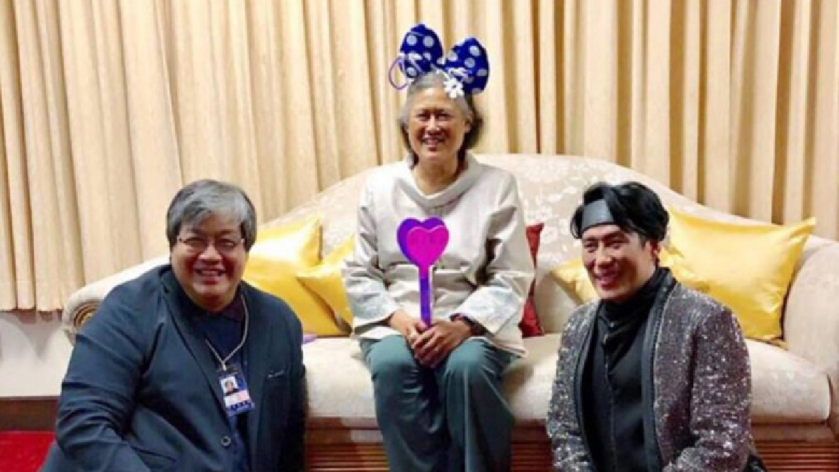 สมเด็จพระเทพฯ ทรงฉายพระรูปร่วมเบิร์ด ธงไชย