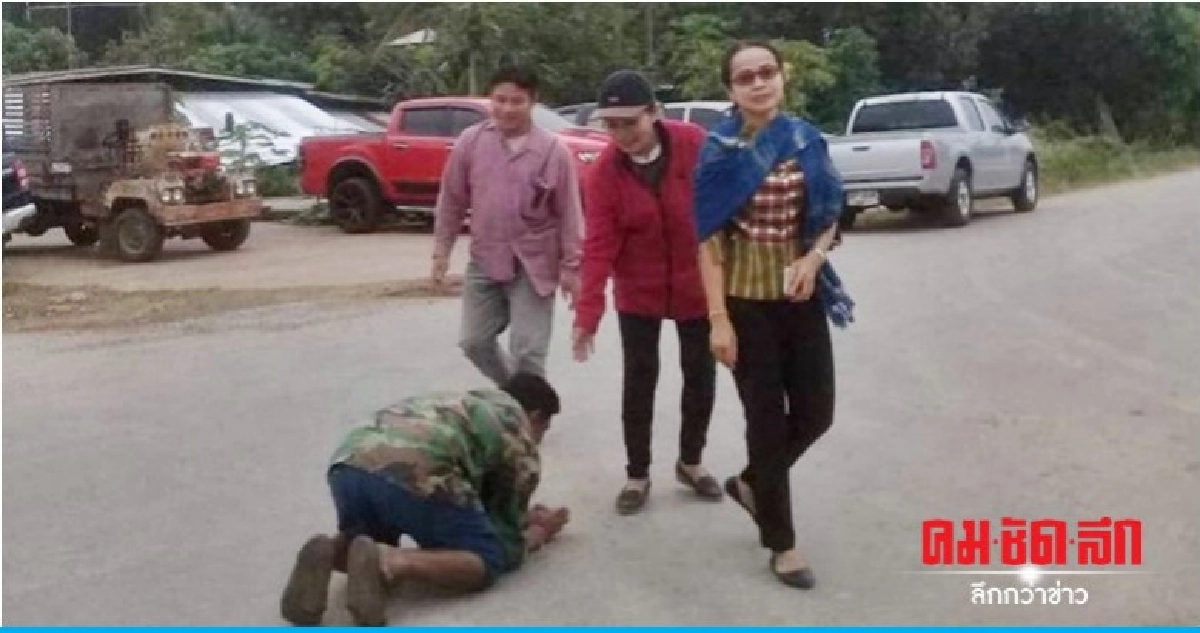 แชร์ภาพก้มกราบ นายอำเภอตรวจปัญหาเสาไฟฟ้าผ่านบ้าน แชร์ภาพก้มกราบ นายอำเภอตรวจปัญหาเสาไฟฟ้าผ่านบ้าน