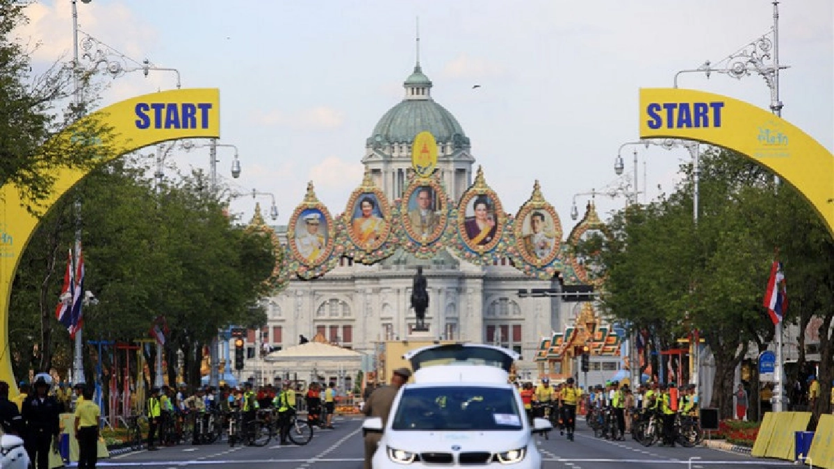 Bike อุ่นไอรัก จากจุดสตาร์ท ถ.ราชดำเนินนอก Bike อุ่นไอรัก จากจุดสตาร์ท ถ.ราชดำเนินนอก