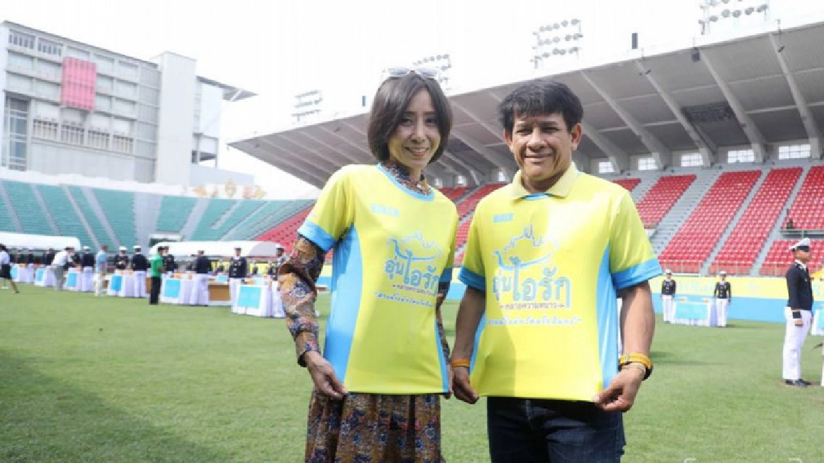 นักปั่นยิ้ม พิธีรับสิ่งของพระราชทาน"สะดวก-ไม่ต้องรอนาน" นักปั่นยิ้ม พิธีรับสิ่งของพระราชทาน"สะดวก-ไม่ต้องรอนาน"