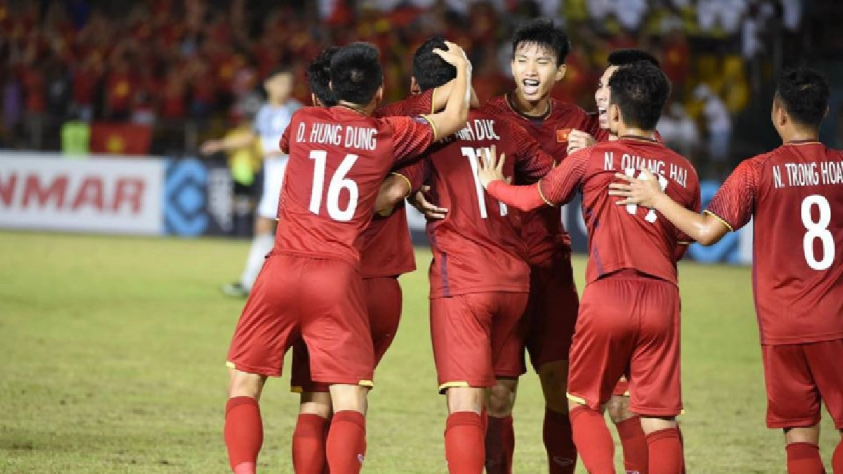 เวียดนามโชว์ฟอร์มบุกทุบฟิลิปปินส์ถึงถิ่น 2-1 เวียดนามโชว์ฟอร์มบุกทุบฟิลิปปินส์ถึงถิ่น 2-1