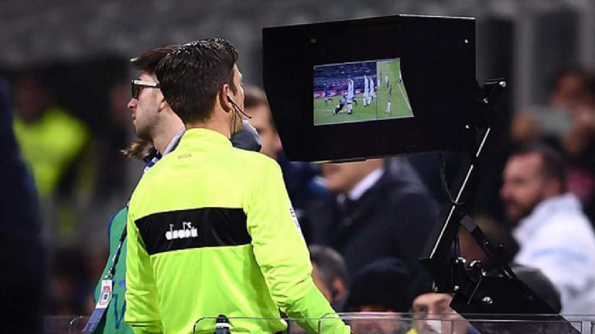 คอนเฟิร์ม! ยูฟ่าเตรียมนำ VAR ช่วยตัดสินศึก UCL รอบ 16 ทีม คอนเฟิร์ม! ยูฟ่าเตรียมนำ VAR ช่วยตัดสินศึก UCL รอบ 16 ทีม