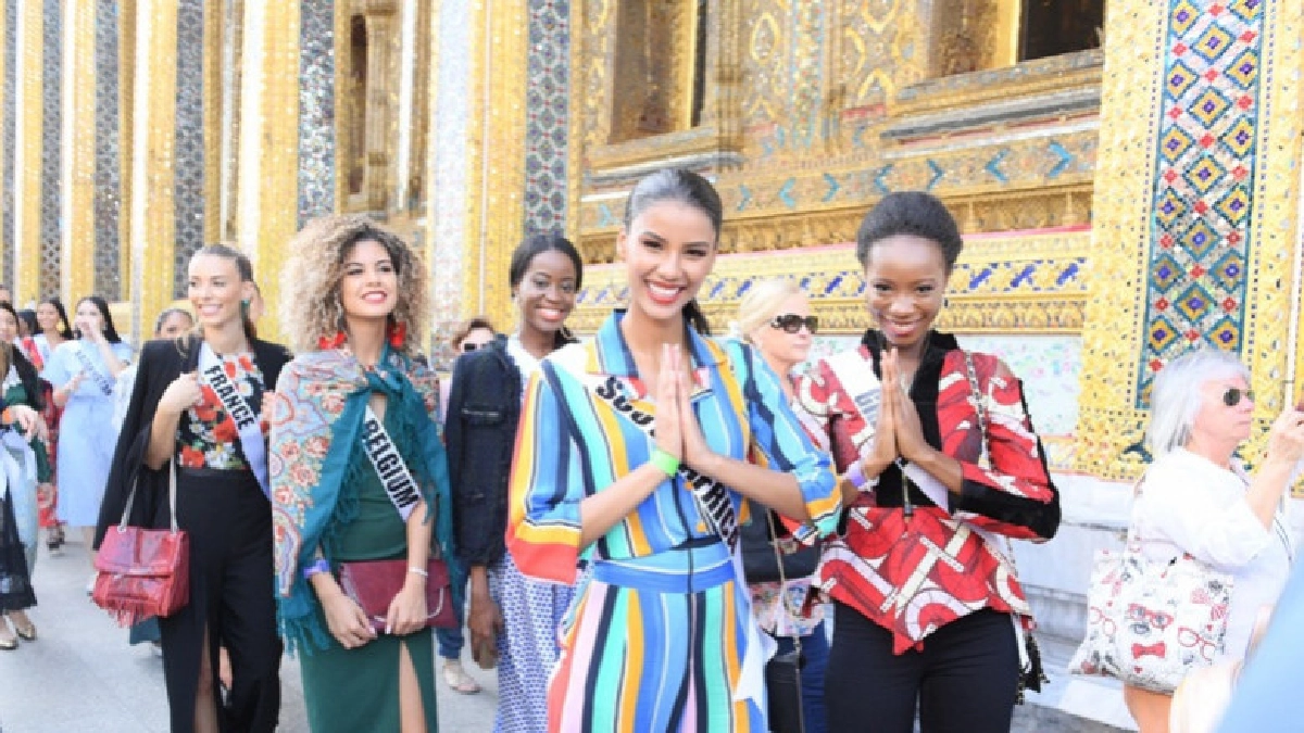 สาวงามเวทีมิสยูนิเวิร์ส 2018 เยี่ยมชมวัดพระแก้ว สาวงามเวทีมิสยูนิเวิร์ส 2018 เยี่ยมชมวัดพระแก้ว