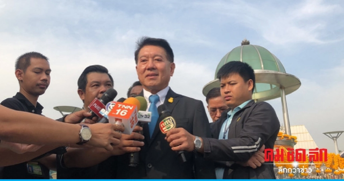 "เลิศวิโรจน์" สักการะศาลพระพรหมก่อนเข้าทำงานกกต. "เลิศวิโรจน์" สักการะศาลพระพรหมก่อนเข้าทำงานกกต.