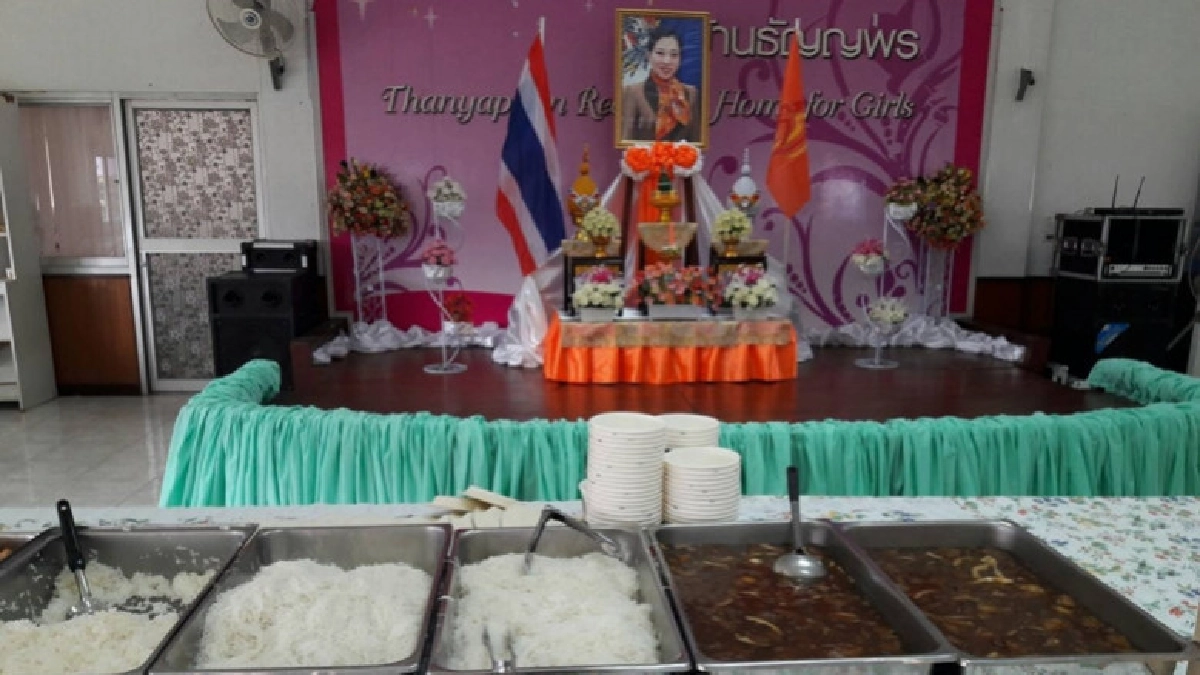 พระราชทานเลี้ยงอาหารในโอกาสวันคล้ายวันประสูติพระองค์ภา