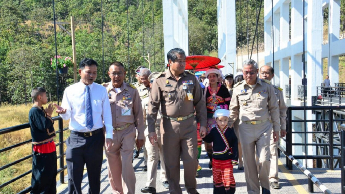 องคมนตรีเป็นประธานเปิดสะพานแขวนท่องเที่ยวสู่ป่าสักงาม องคมนตรีเป็นประธานเปิดสะพานแขวนท่องเที่ยวสู่ป่าสักงาม
