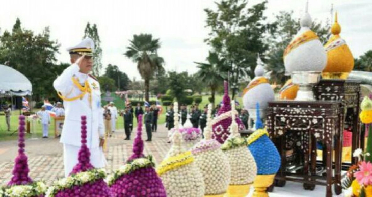 วางพานพุ่มถวายสักการะพระราชานุสาวรีย์ร.1 วางพานพุ่มถวายสักการะพระราชานุสาวรีย์ร.1