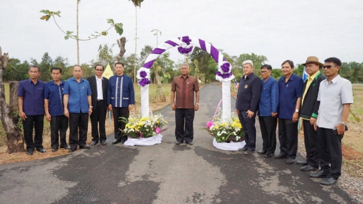 ปลัดเกษตรฯ เปิดใช้ถนนลาดยางแอสฟัลท์ติกคอนกรีต