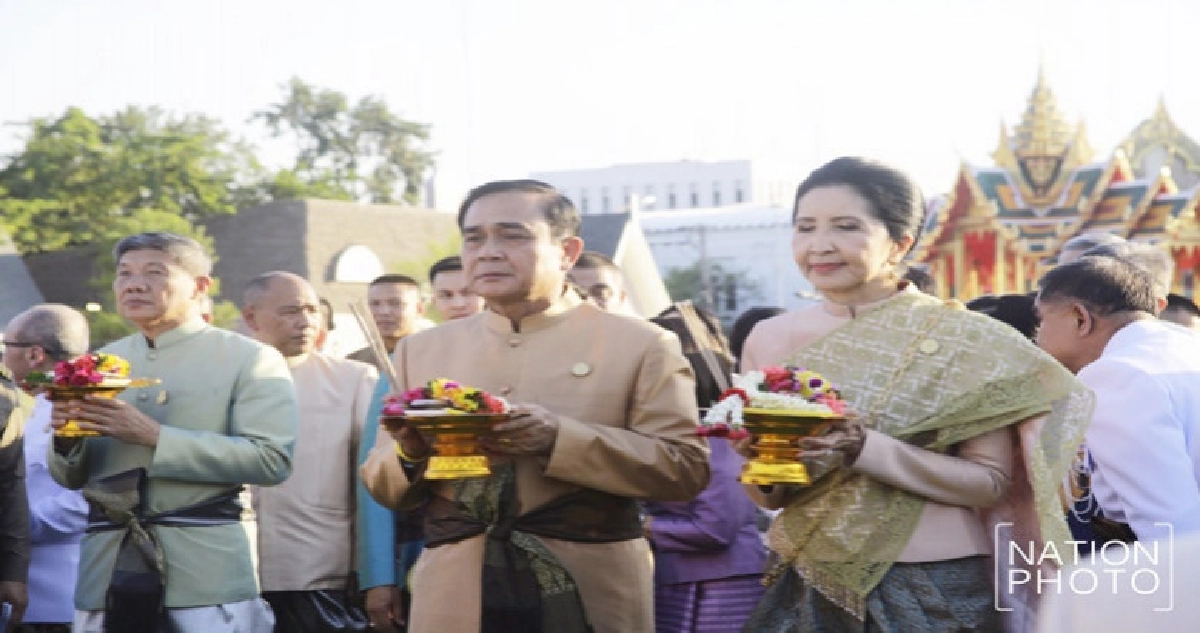 "นายกฯ"ควง"ภริยา"ในชุดไทยย้อนยุคเที่ยวงาน"อุ่นไอรัก" "นายกฯ"ควง"ภริยา"ในชุดไทยย้อนยุคเที่ยวงาน"อุ่นไอรัก"