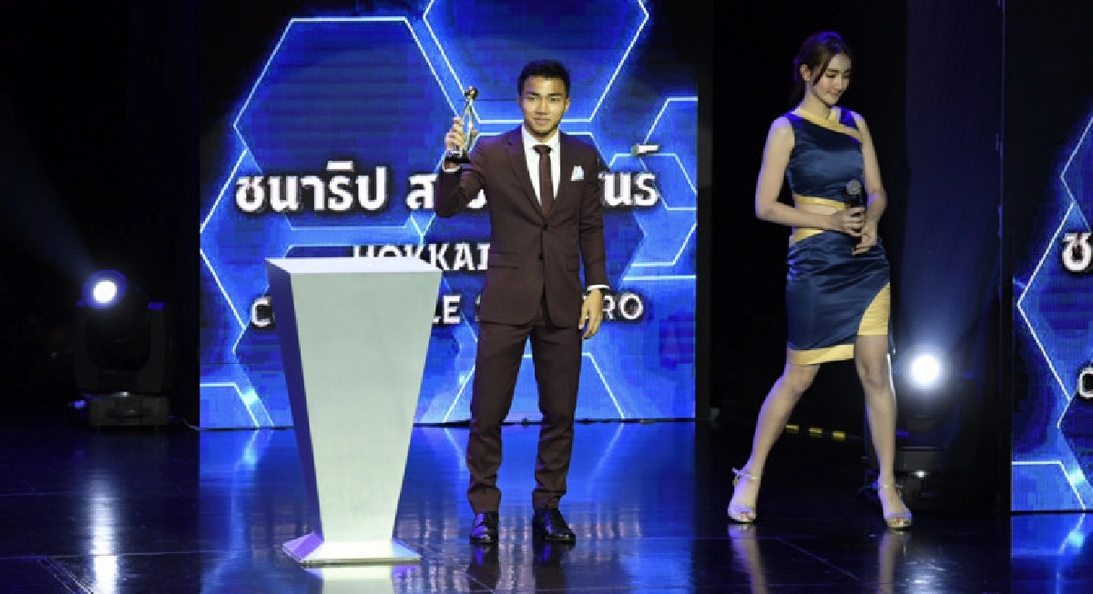 "ชนาธิป" คว้ายอดนักเตะแห่งปี