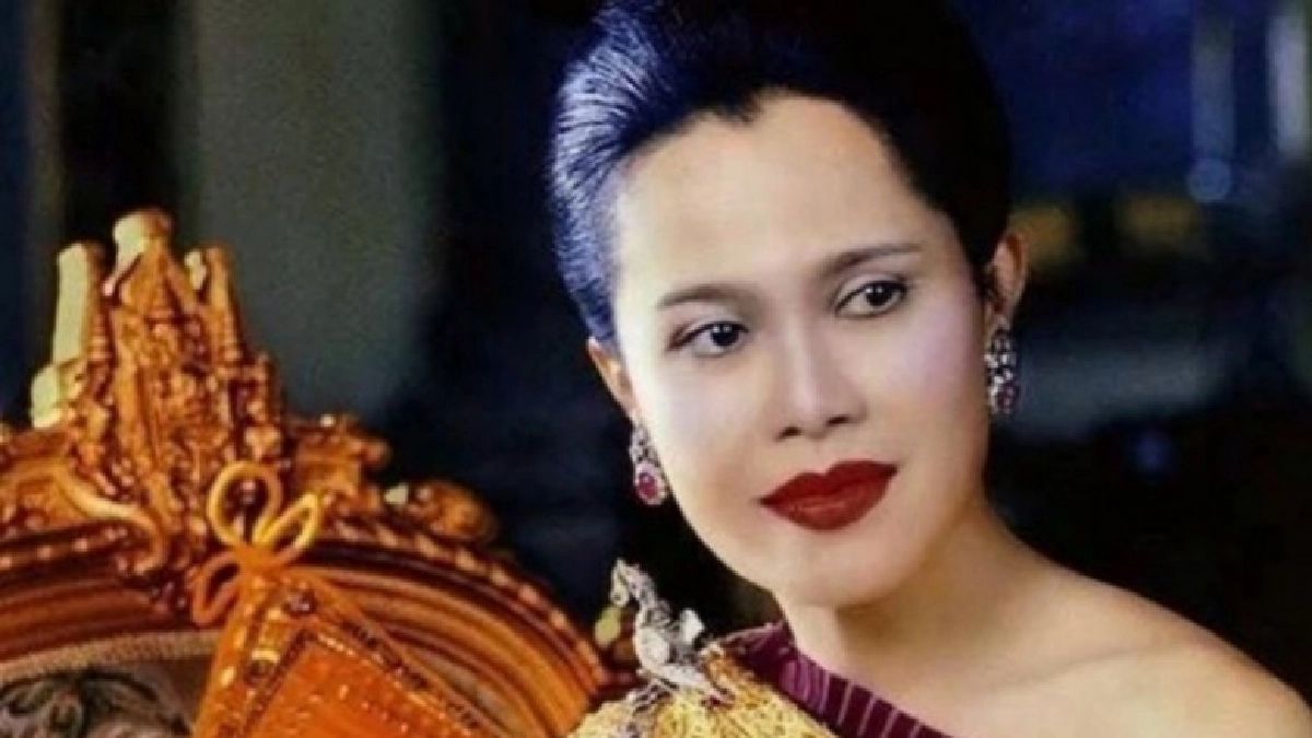 พระราชินี ในรัชกาลที่ 9 เสด็จฯ ไปทรงตรวจพระวรกายที่ รพ.จุฬาฯ พระราชินี ในรัชกาลที่ 9 เสด็จฯ ไปทรงตรวจพระวรกายที่ รพ.จุฬาฯ