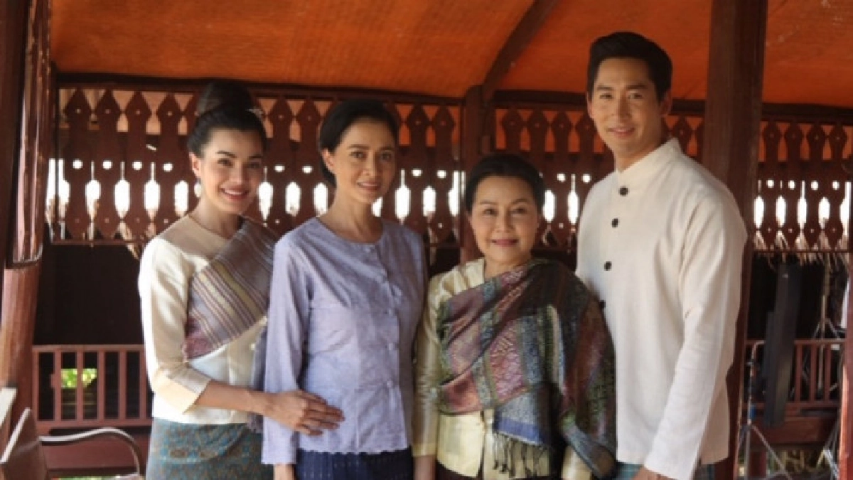 'ซิ่นลายหงส์' ลาจอสุดอบอุ่น