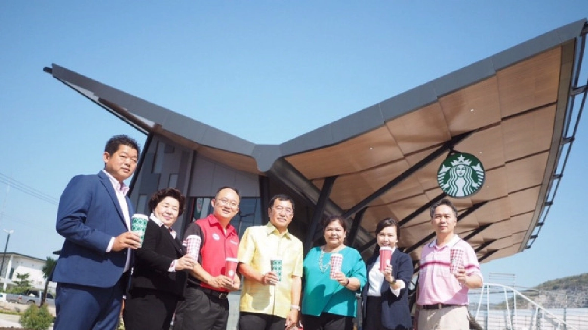  สตาร์บัคส์ คอฟฟี่เปิดตัวสาขาใหม่ ณ สถานีน้ำมันเป็นแห่งแรก