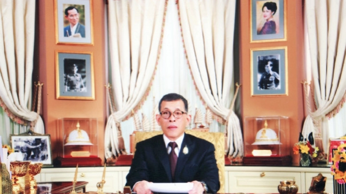 สมเด็จพระเจ้าอยู่หัว พระราชทานพรปีใหม่แก่ปวงชนชาวไทย สมเด็จพระเจ้าอยู่หัว พระราชทานพรปีใหม่แก่ปวงชนชาวไทย