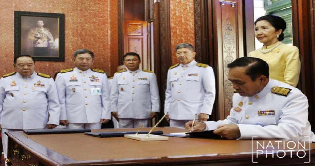 นายกฯนำครม.ลงนามถวายพระพรสมเด็จพระเจ้าอยู่หัว นายกฯนำครม.ลงนามถวายพระพรสมเด็จพระเจ้าอยู่หัว