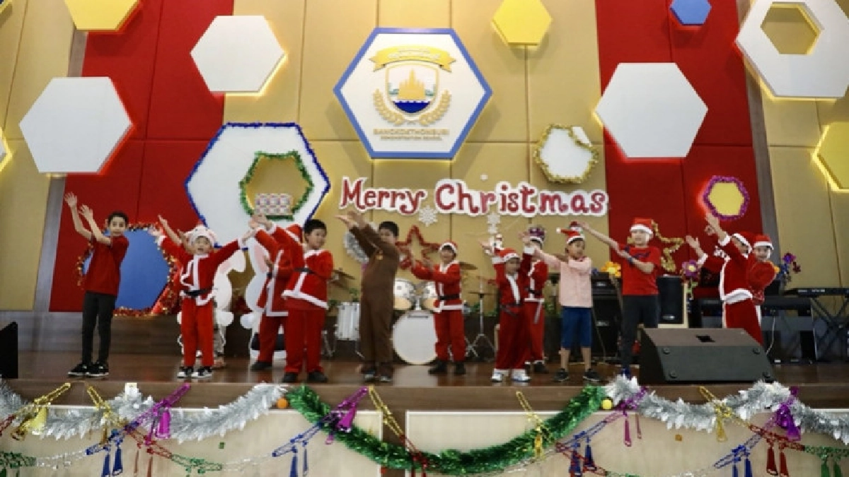 ครู-ศิษย์ชื่นมื่นรับปีใหม่