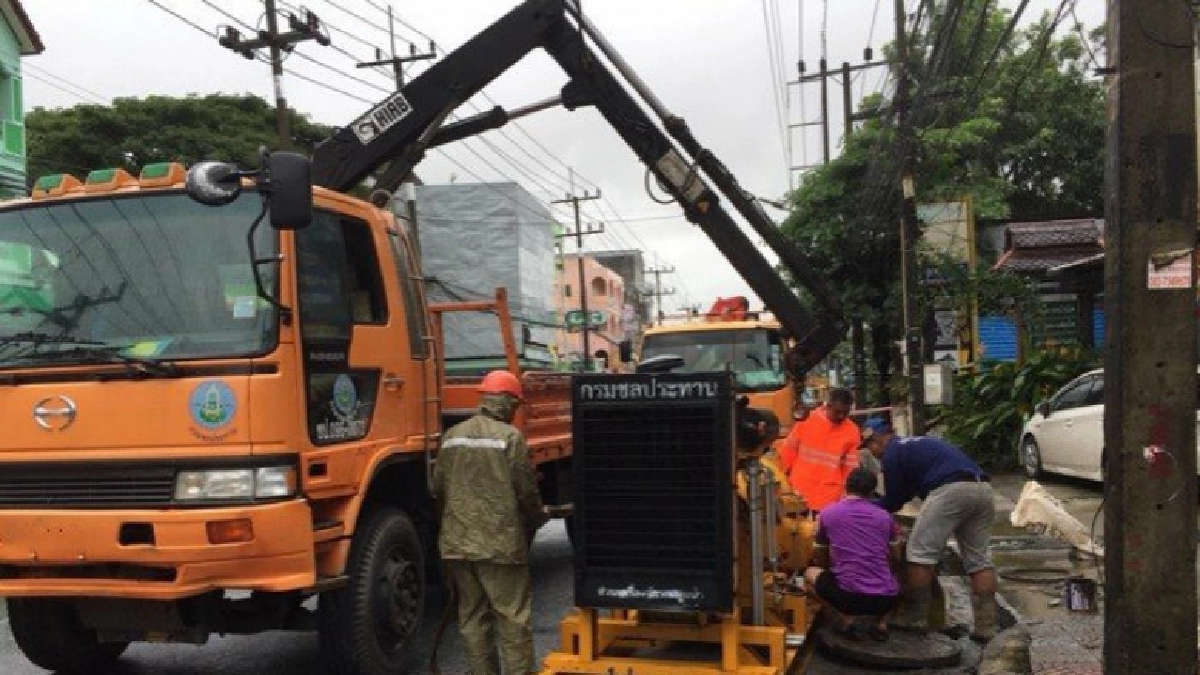 กรมชลฯ เร่งระดมเครื่องจักรกลพร้อมบรรเทาภัยจากพายุปาบึก