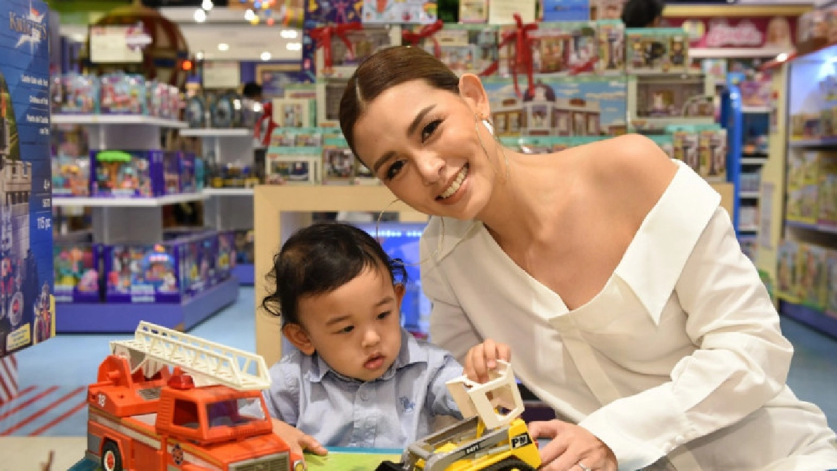 'วิกกี้'ควง 'น้องตฤณ' ต้อนรับวันเด็ก