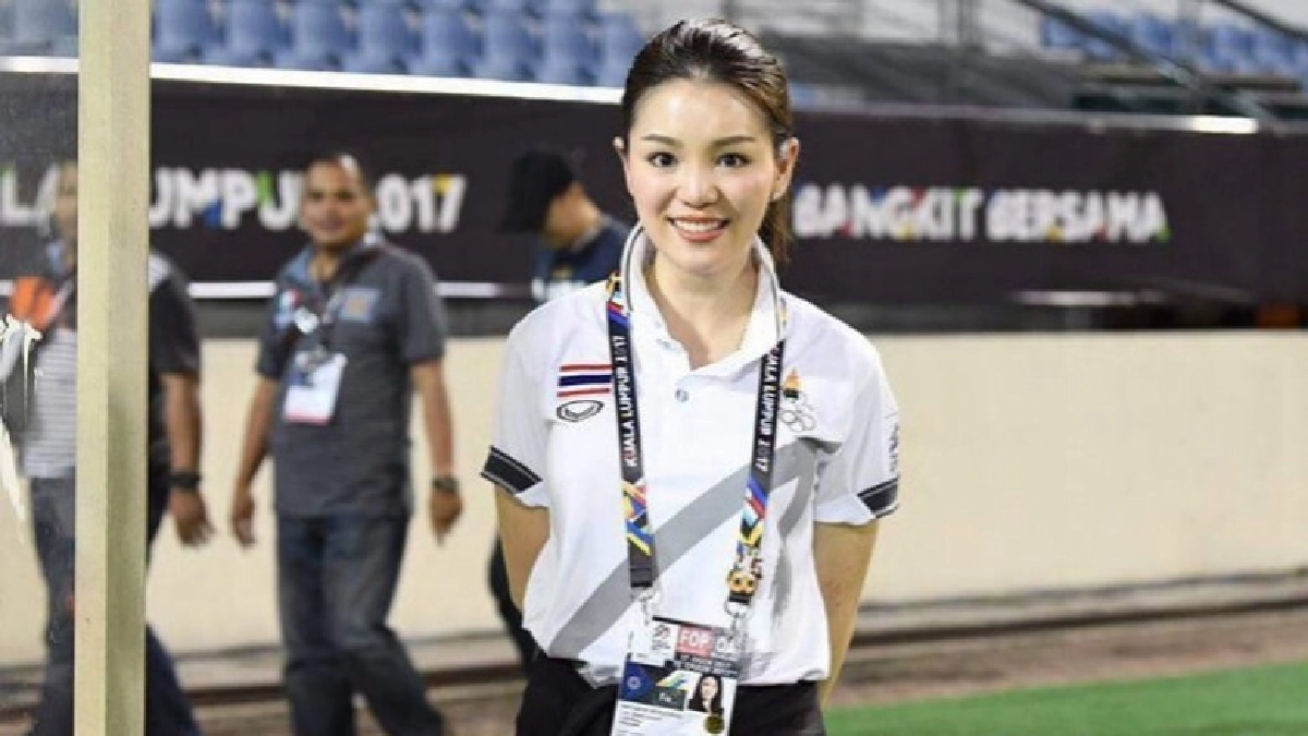 "มาดามเดียร์"ส่งกำลังใจถึงทีมชาติไทยก่อนบู๊บาห์เรน (คลิป) "มาดามเดียร์"ส่งกำลังใจถึงทีมชาติไทยก่อนบู๊บาห์เรน (คลิป)