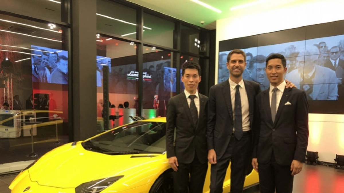 เปิดบ้านหรูซูเปอร์คาร์ "กระทิงดุ" 