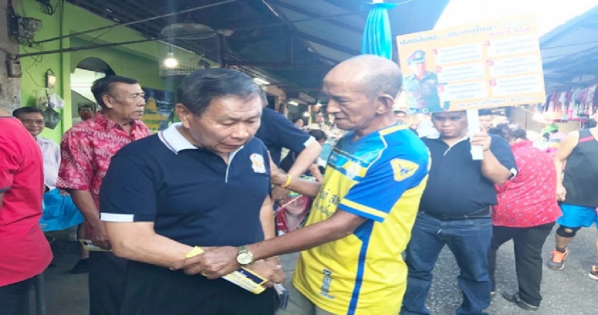 "เสรีพิศุทธ์"ยันไม่มีจับขั้วการเมือง "เสรีพิศุทธ์"ยันไม่มีจับขั้วการเมือง