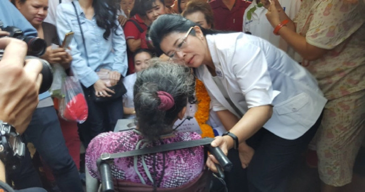 "สุดารัตน์"จี้นายกฯชัดเจนเรียกความเชื่อมั่นนักลงทุน-ปชช. "สุดารัตน์"จี้นายกฯชัดเจนเรียกความเชื่อมั่นนักลงทุน-ปชช.