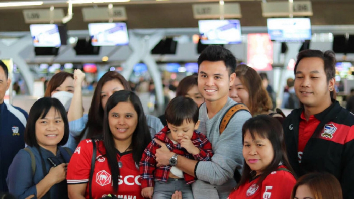 "ธีราทร"เหินฟ้าสู่แดนปลาดิบ-เผยต้องใช้เวลาเร็วเพื่อปรับตัว "ธีราทร"เหินฟ้าสู่แดนปลาดิบ-เผยต้องใช้เวลาเร็วเพื่อปรับตัว
