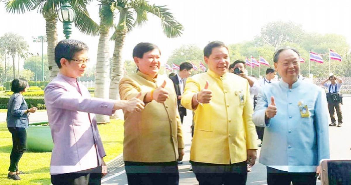 "สนธิรัตน์"ลั่น 4 รมต.ลาออกสร้างมาตรฐานการเมืองใหม่ 