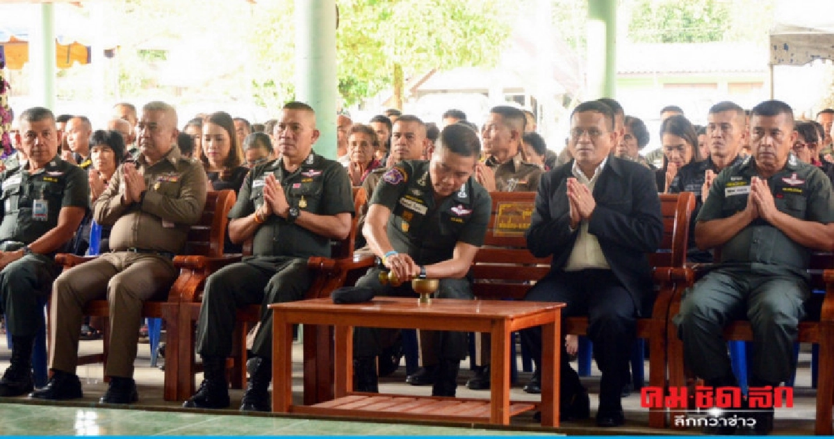 ผบช.ตชด.ร่วมสวดอภิธรรมศพเหยื่อโจรใต้ ผบช.ตชด.ร่วมสวดอภิธรรมศพเหยื่อโจรใต้