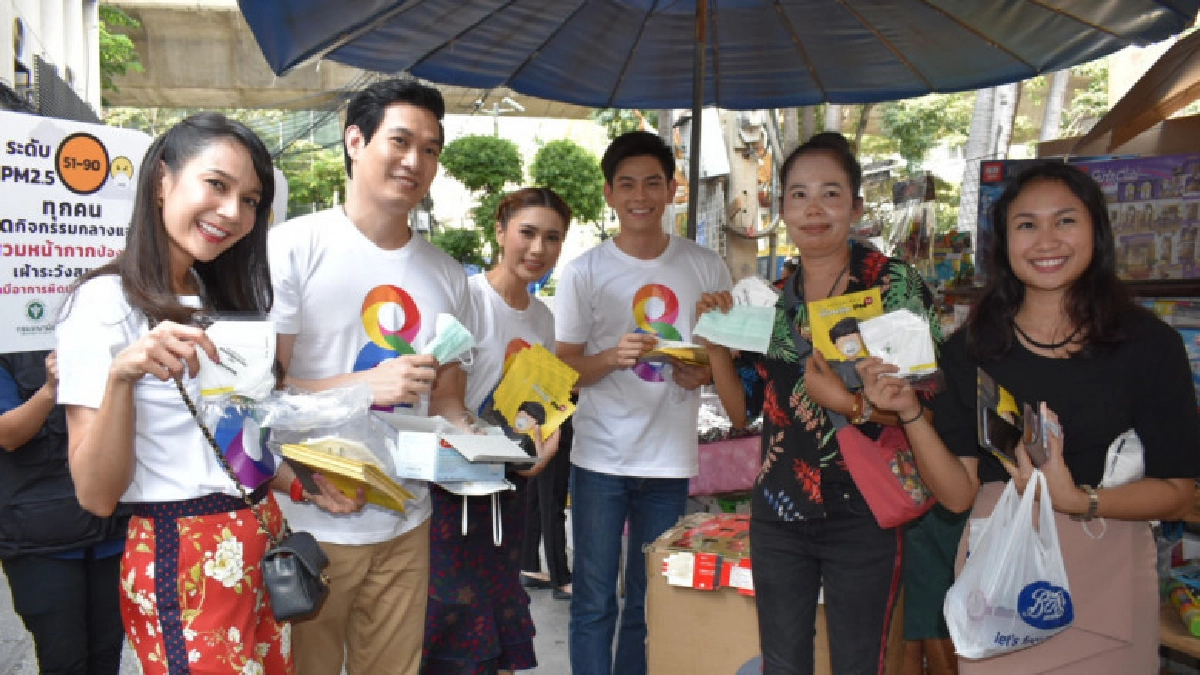 'เอี๊ยง' ร่วมรณรงค์แจกหน้ากากกันฝุ่นพิษ PM2.5 
