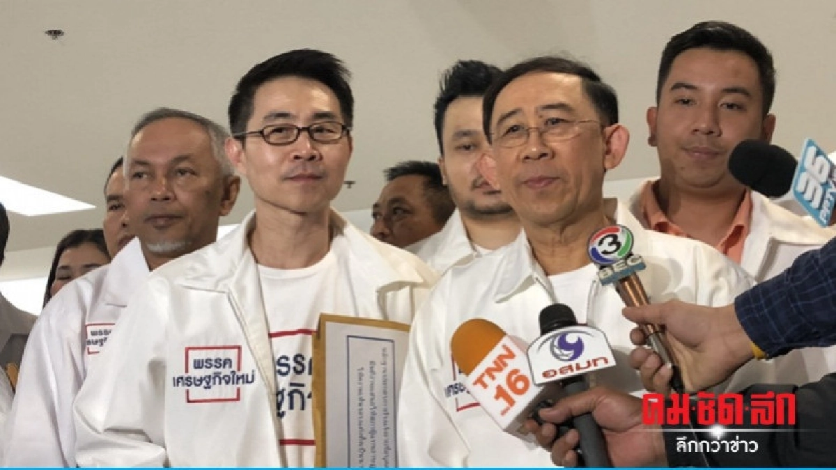 "มิ่งขวัญ" ยื่น 82 บัญชีรายชื่อ เสนตัวเป็นนายกฯ "มิ่งขวัญ" ยื่น 82 บัญชีรายชื่อ เสนตัวเป็นนายกฯ