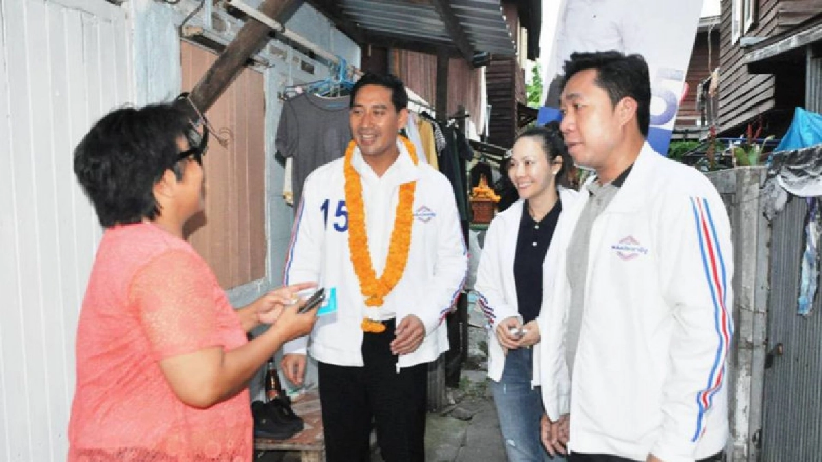 "ดร.ป๊อป"ลงพื้นที่เยี่ยมประชาชนย่านภาษีเจริญ-ตลิ่งชัน