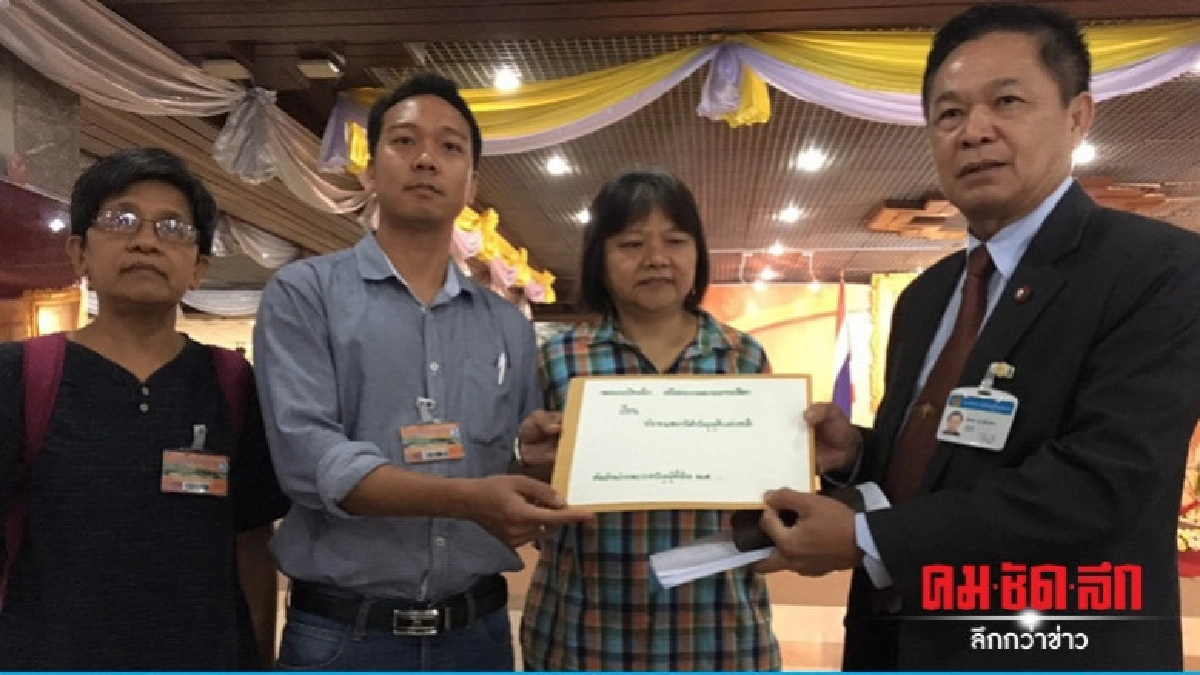 กันท่า "ชาวนา" ค้าน ร่างพ.ร.บ.ข้าว ห้ามฟังในห้องประชุม กันท่า "ชาวนา" ค้าน ร่างพ.ร.บ.ข้าว ห้ามฟังในห้องประชุม