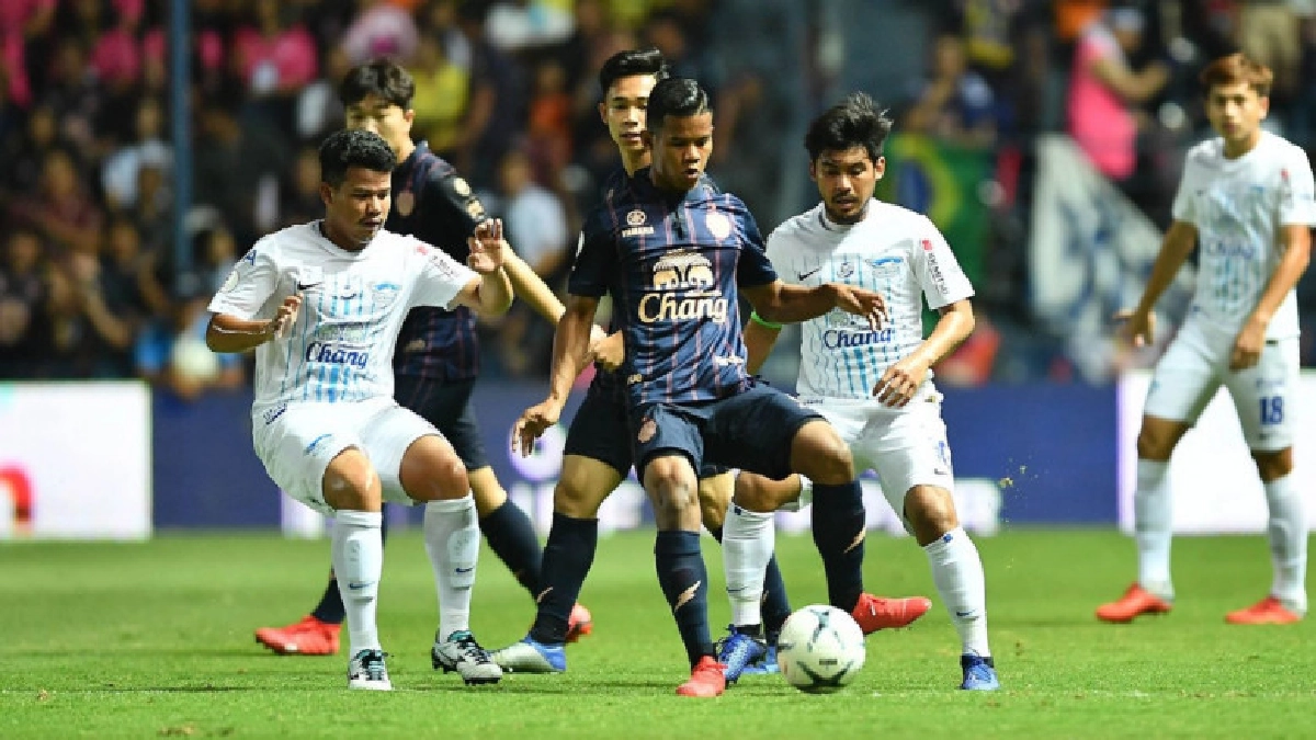 ฉลามชล 9 ตัว บุกแบ่งแต้ม ปราสาทสายฟ้า สุดมันส์ 2-2 ฉลามชล 9 ตัว บุกแบ่งแต้ม ปราสาทสายฟ้า สุดมันส์ 2-2