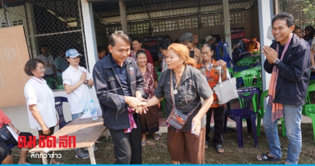ผู้สมัคร ส.ส. หนองบัวลำภู ภูมิใจไทย เคาะประตูบ้านขอคะแนน ผู้สมัคร ส.ส. หนองบัวลำภู ภูมิใจไทย เคาะประตูบ้านขอคะแนน