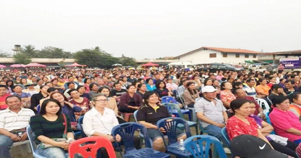 "เฉลิม"นำทีมปราศรัยชูแก้ปัญหาเศรษฐกิจ