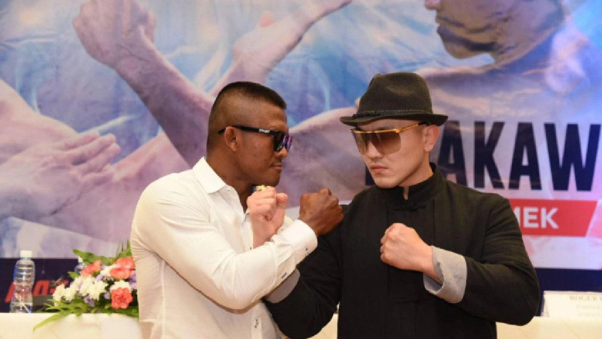 "บัวขาว" แตกหัก "อี้หลง"กติกามวยไทยใส่กังฟูชิงรางวัล10ล้าน "บัวขาว" แตกหัก "อี้หลง"กติกามวยไทยใส่กังฟูชิงรางวัล10ล้าน