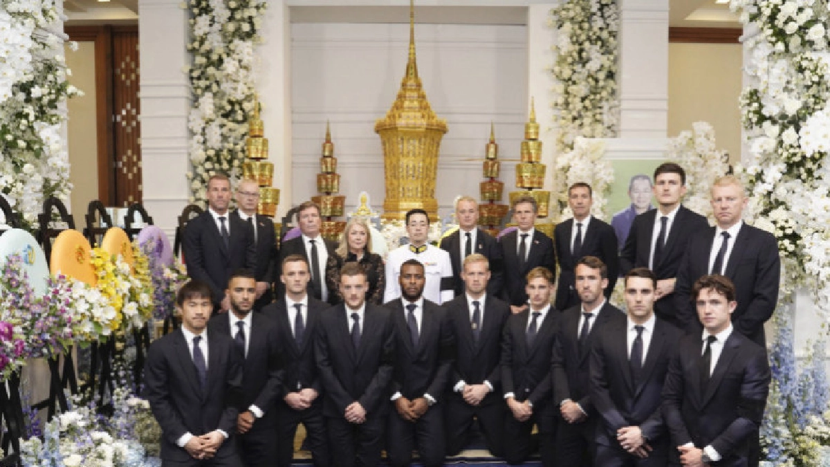 เลสเตอร์เดินทางมาไทยร่วมพิธีฌาปนกิจคุณวิชัย เลสเตอร์เดินทางมาไทยร่วมพิธีฌาปนกิจคุณวิชัย