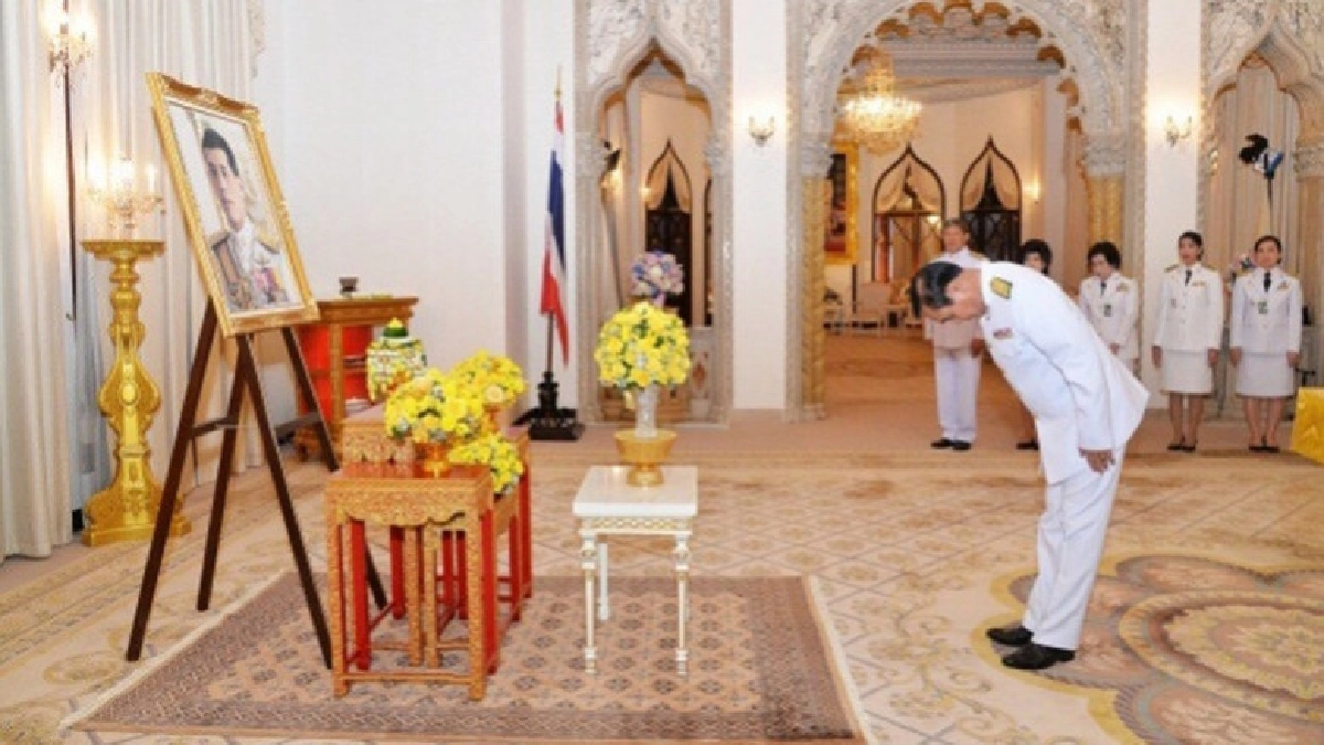 นายกฯซาบซึ้งพระมหากรุณาธิคุณ "ร.10" พระราชทานแจกันวันเกิด นายกฯซาบซึ้งพระมหากรุณาธิคุณ "ร.10" พระราชทานแจกันวันเกิด