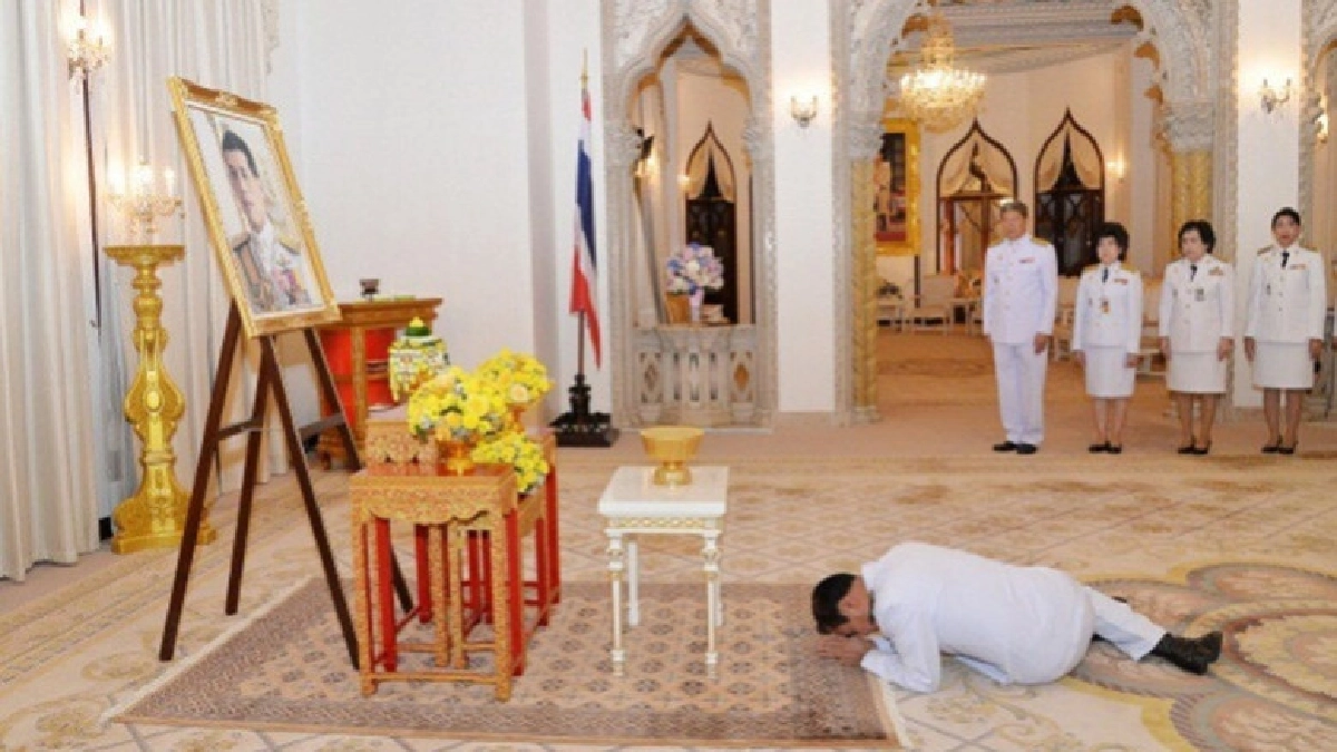 ในหลวง พระราชทานแจกันดอกไม้ "ประยุทธ์" วันคล้ายวันเกิด ในหลวง พระราชทานแจกันดอกไม้ "ประยุทธ์" วันคล้ายวันเกิด