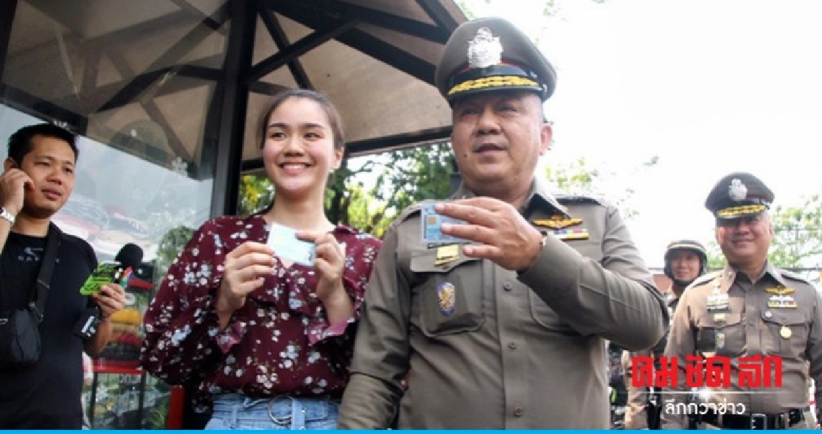 "ศรีวราห์" ควงบุตรสาวใช้สิทธิเลือกตั้ง